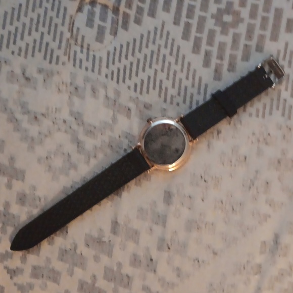 Black Quartz Watch - Picture 5 of 9